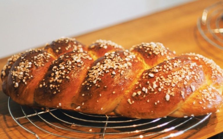 From Frozen to Fabulous: How to Warm Bread in the Oven