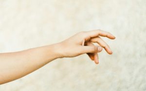 Left Hand Itching Meaning Money: What’s Behind the Belief?